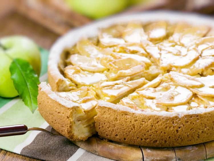 калорийность шарлотки с яблоками классический