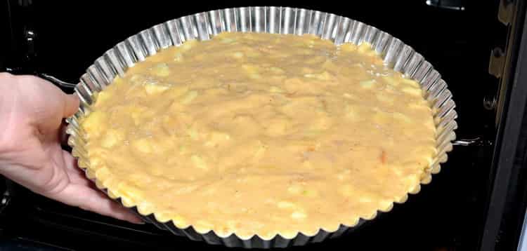 калорийность шарлотки с яблоками на сметане