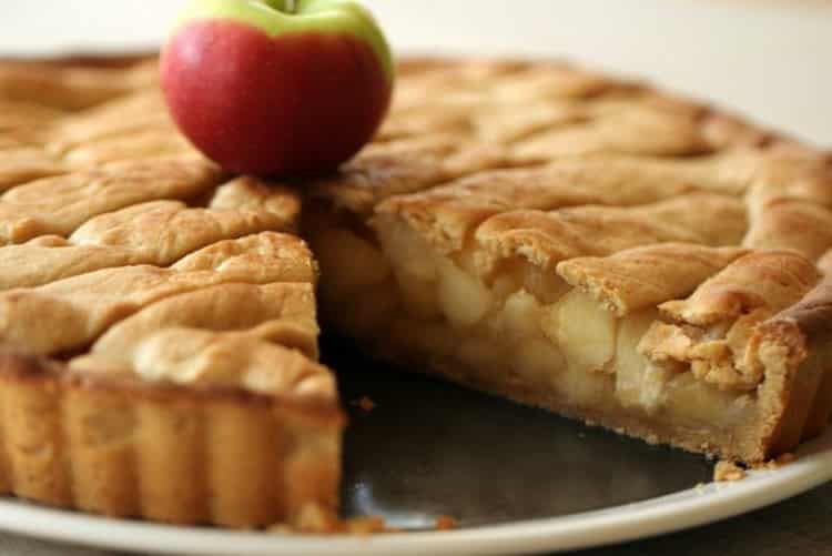 шарлотка с яблоками калорийность на 100 грамм